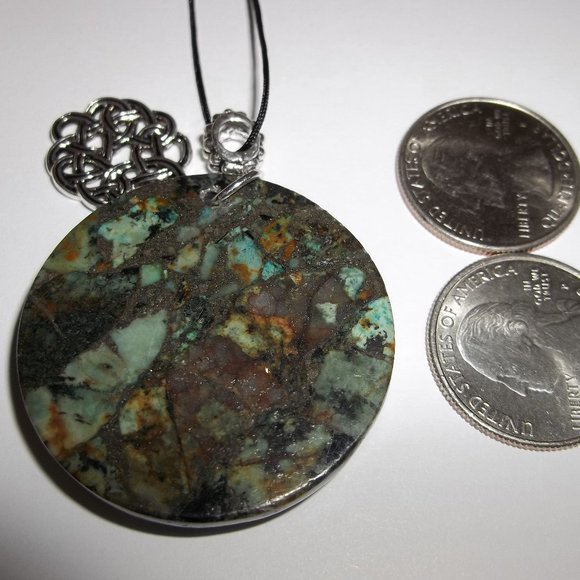 Celtic Knot Necklace with Green Gemstone NWT 5315 - Picture 5 of 8